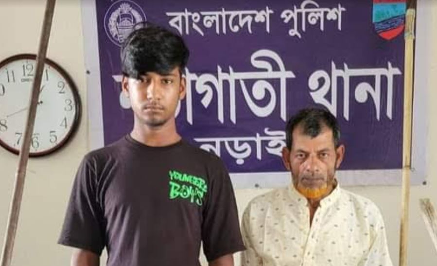 নড়াইলে পুলিশের অভিযানে দেশীয় অস্ত্রসহ দুইজন গ্রেফতার