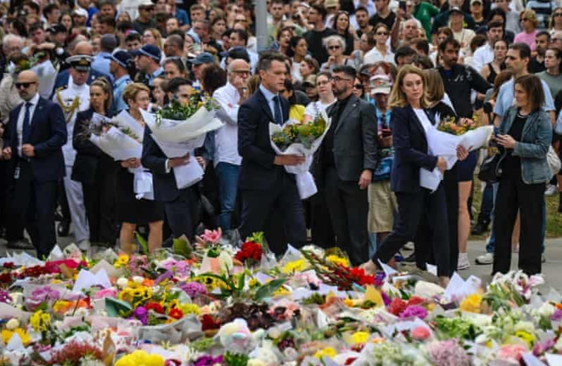 সিডনির বন্ডাই সমুদ্র সৈকতে দুই হামলাকারী সম্পর্কে বাবা ও ছেলে, বলছে পুলিশ