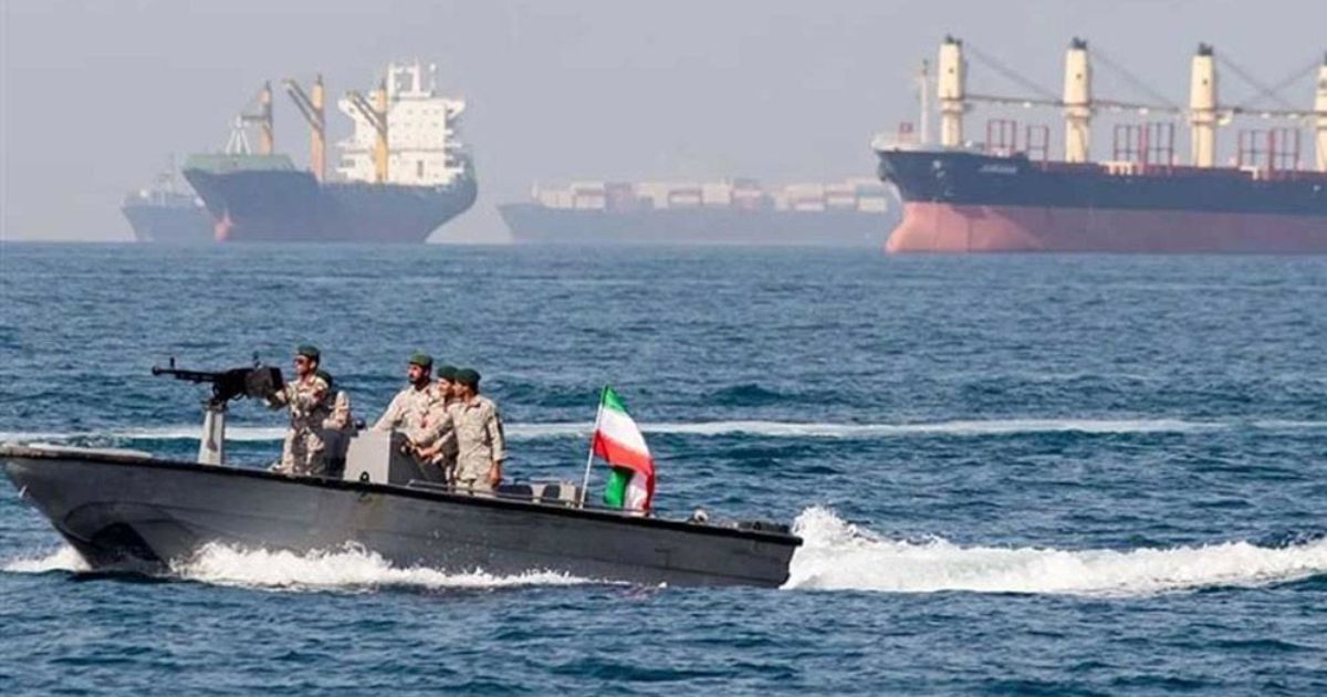 হরমুজ প্রণালিতে ৩ ট্যাংকারে গুলি